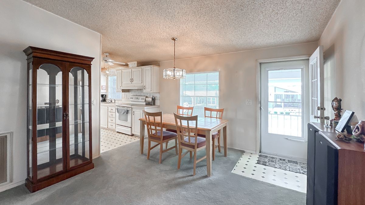 215 Sanders Ln