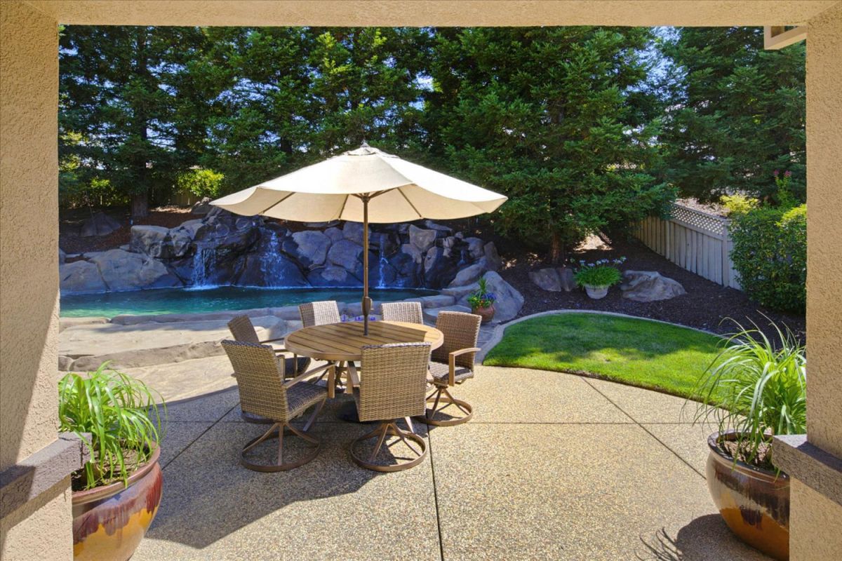 1945 Laurelhurst Lane