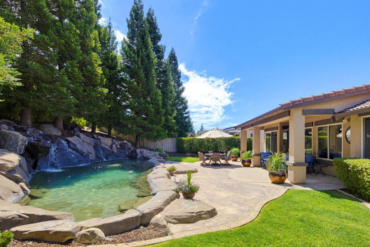 1945 Laurelhurst Lane