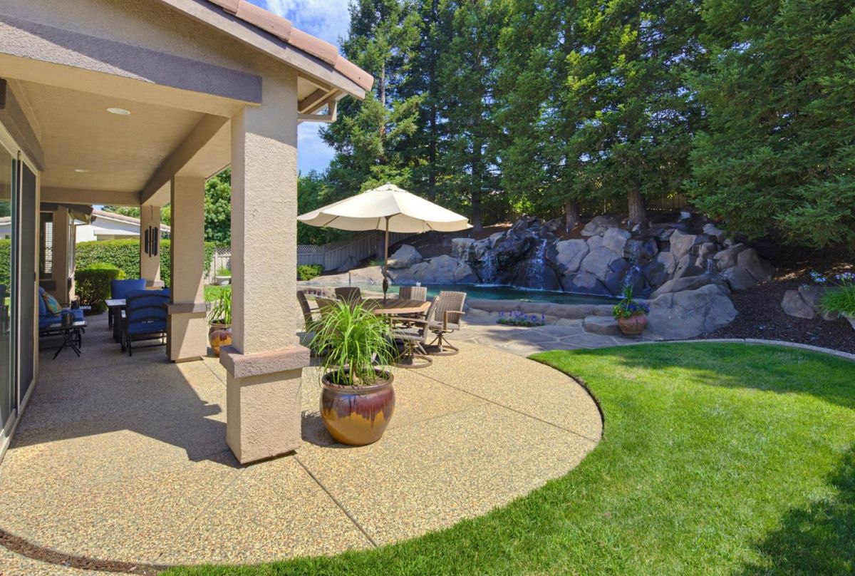 1945 Laurelhurst Lane