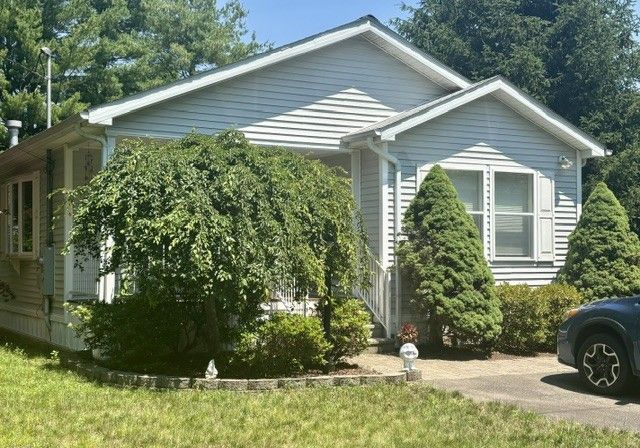 41 Bridlepath Trail