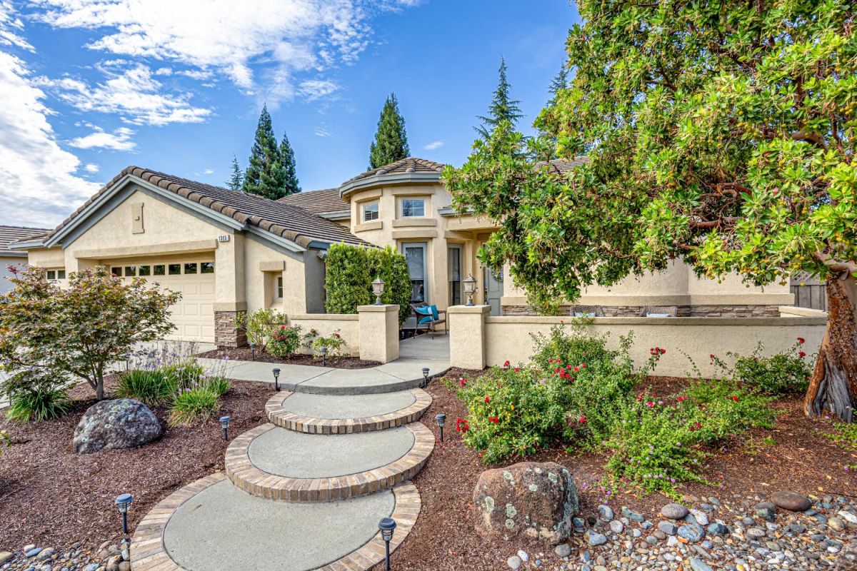 1305 Perdita Lane