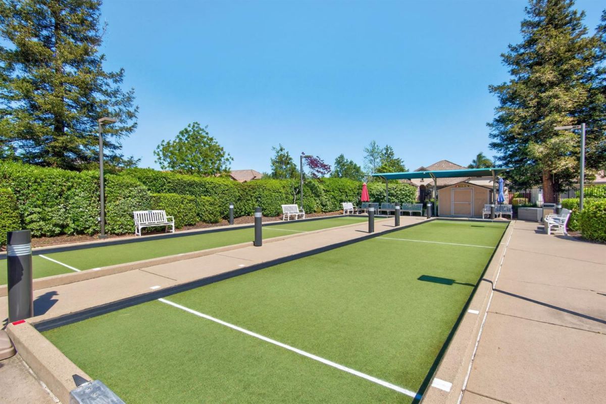 333 Lixton Court