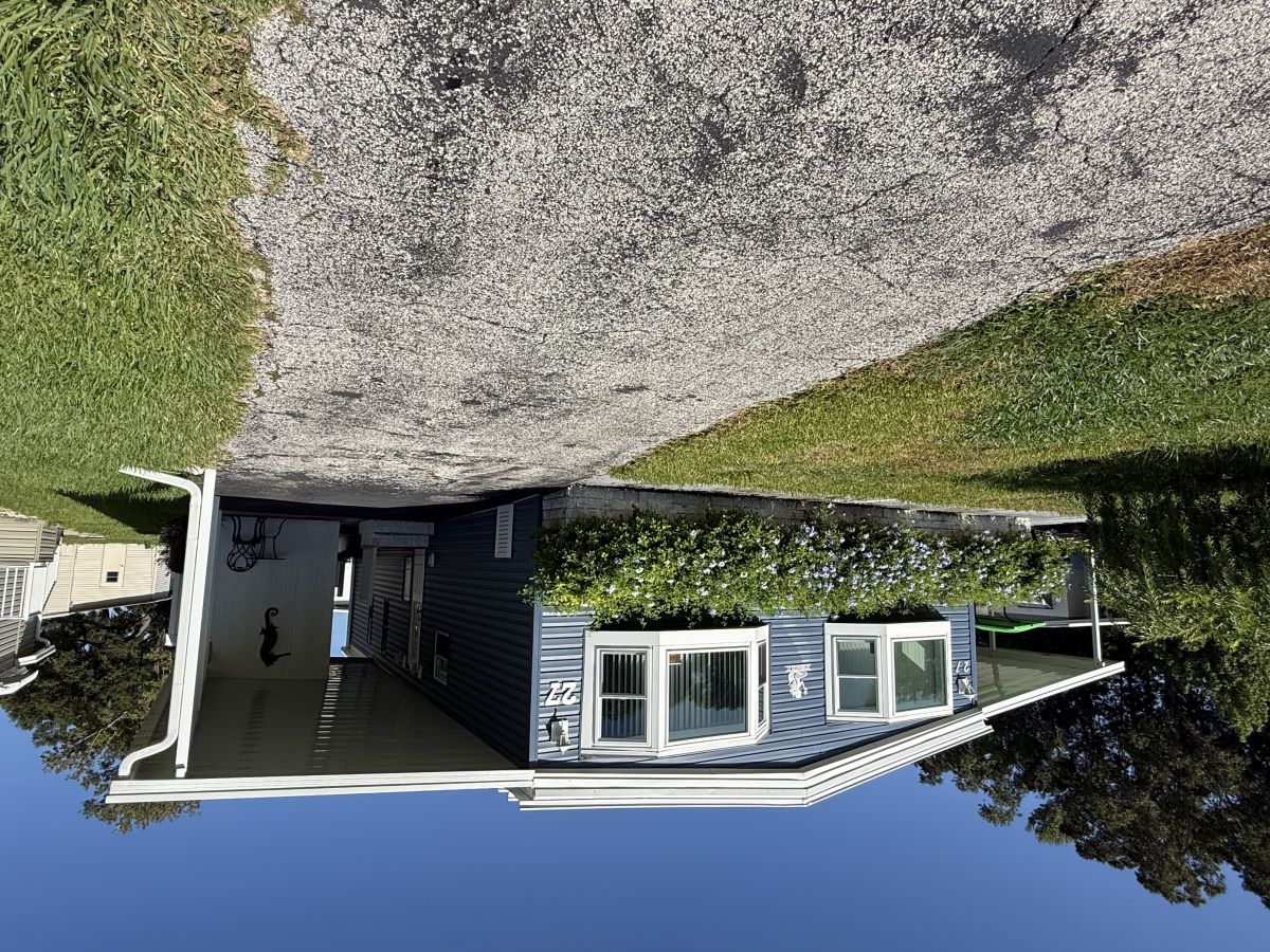 27 Leslie Lane