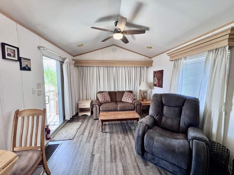 10442 N Frontage Rd #099