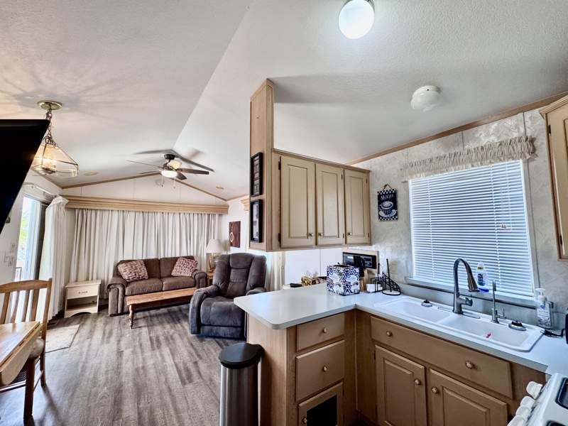 10442 N Frontage Rd #099
