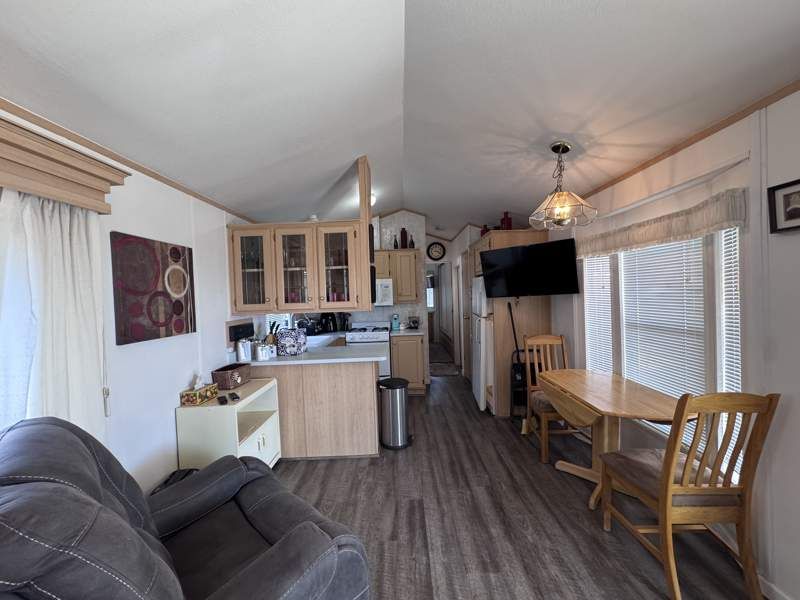 10442 N Frontage Rd #099