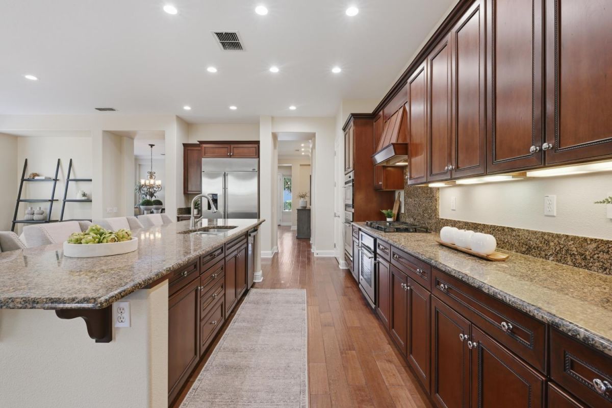 2048 Benton Loop