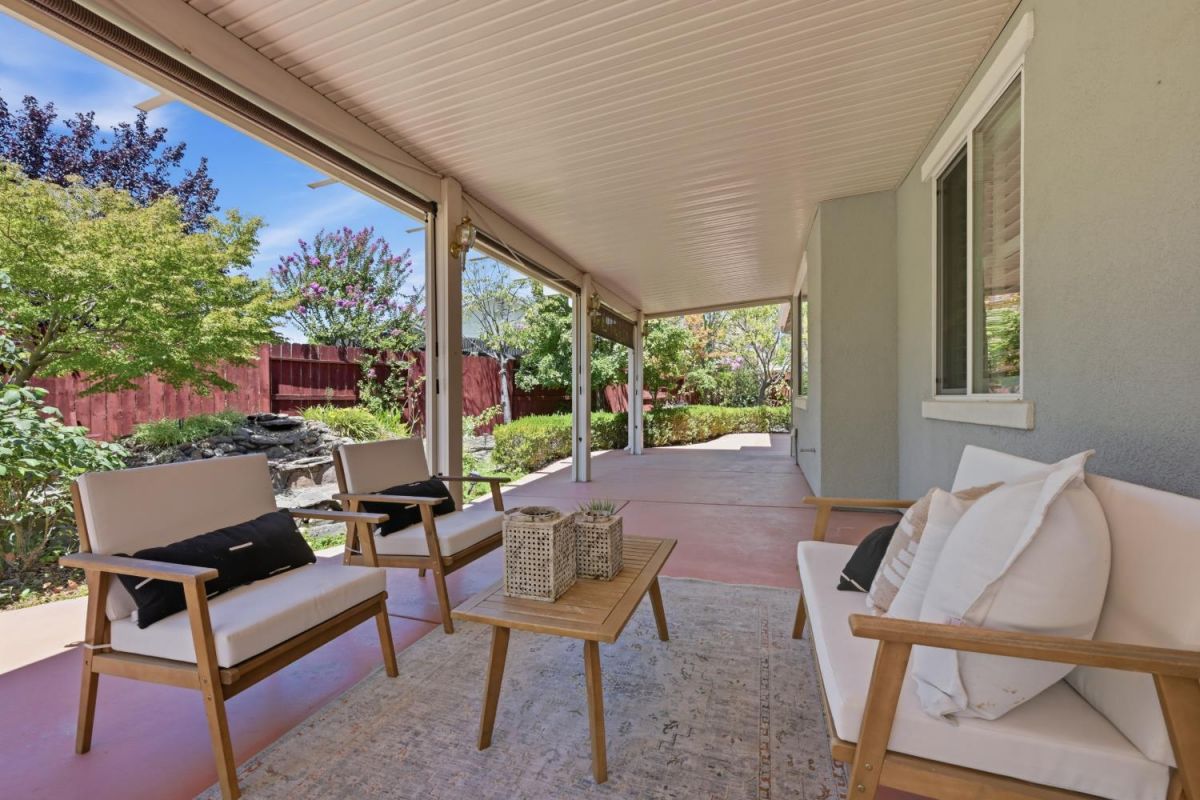 2048 Benton Loop