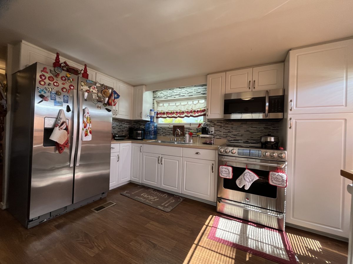 72 ENCORE DR.