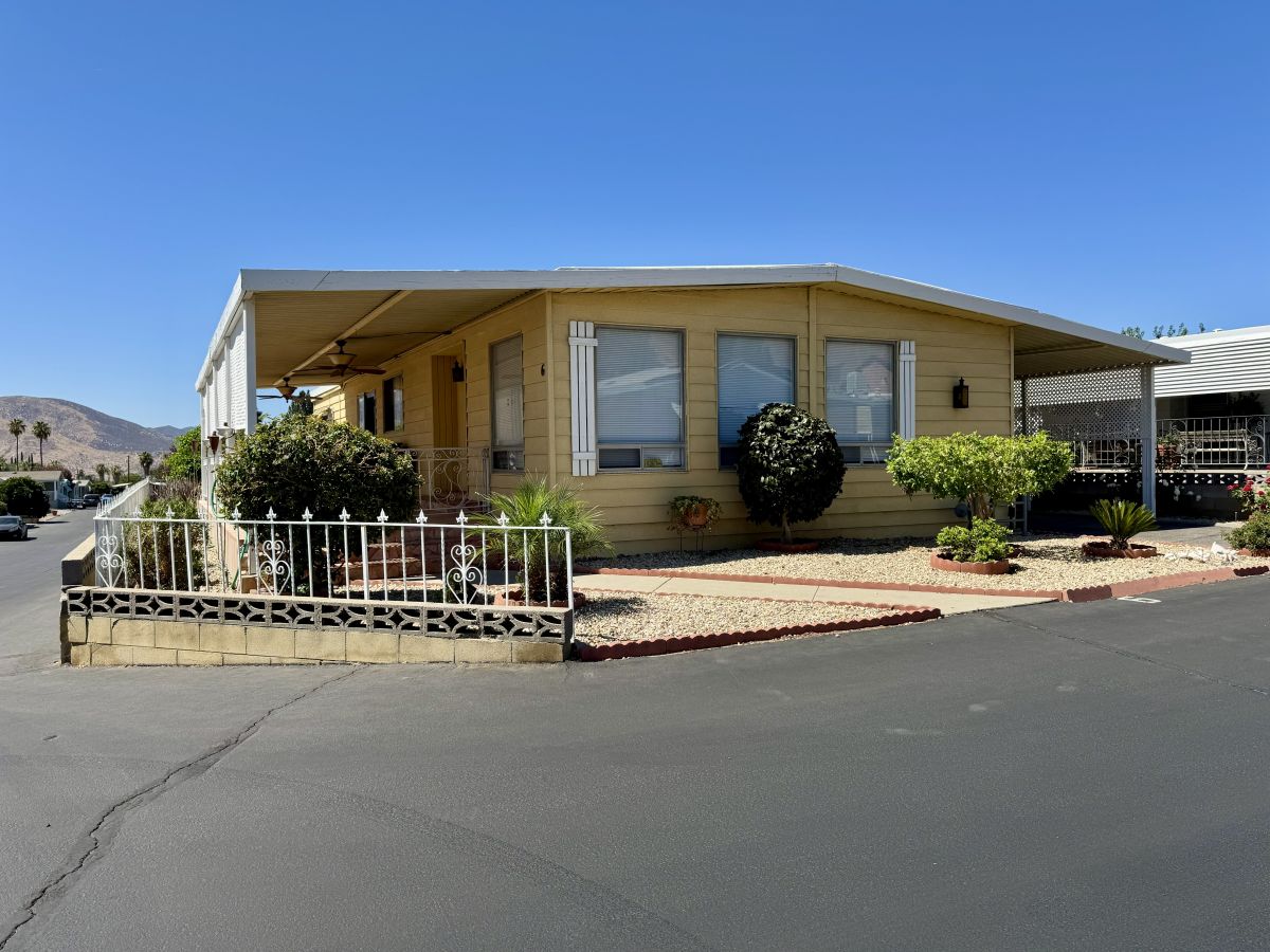 2200 W Wilson St # 006