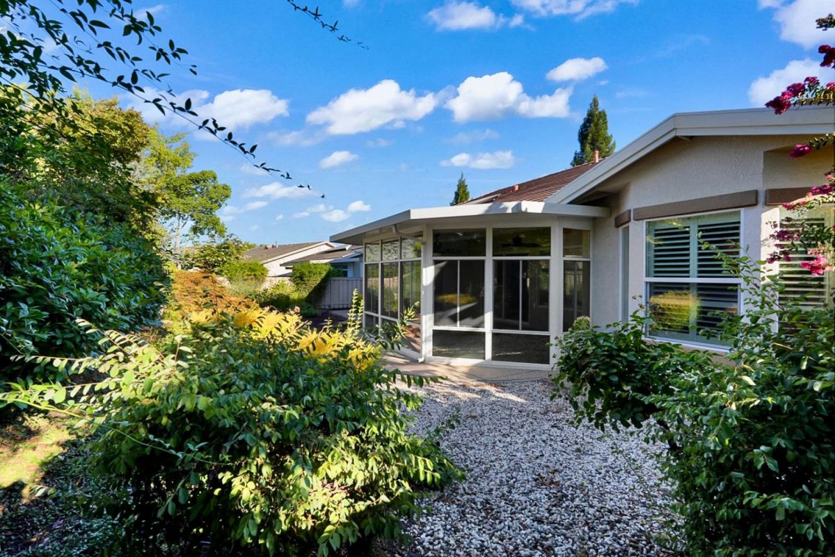 1281 Longhorn Lane