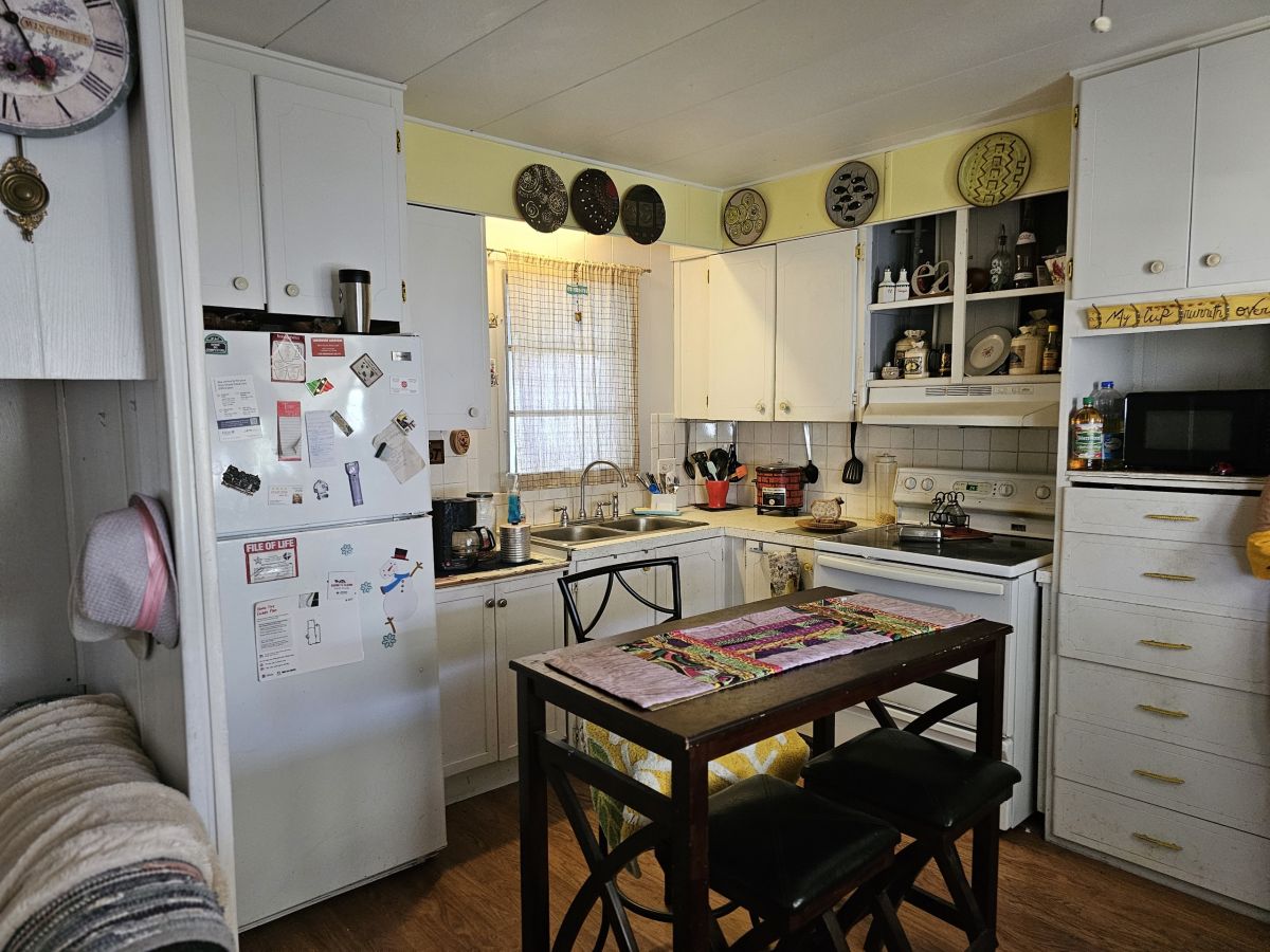 2202 Mo-Ho Drive