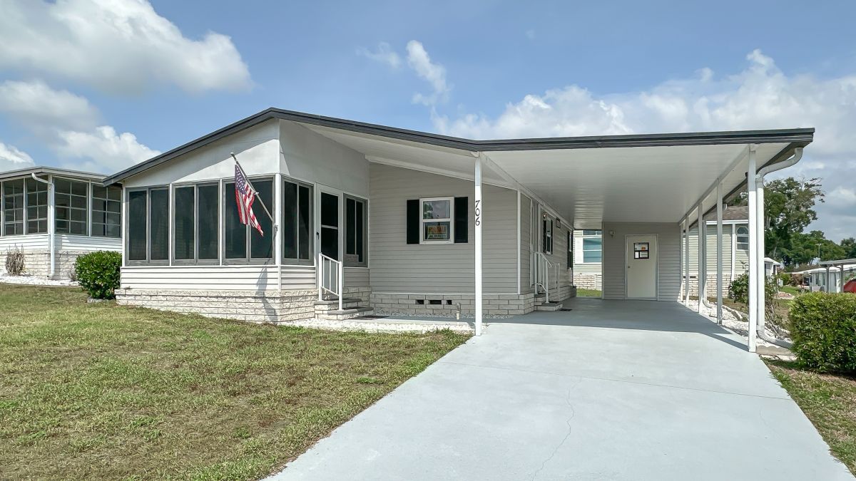 706 Water Oak Blvd