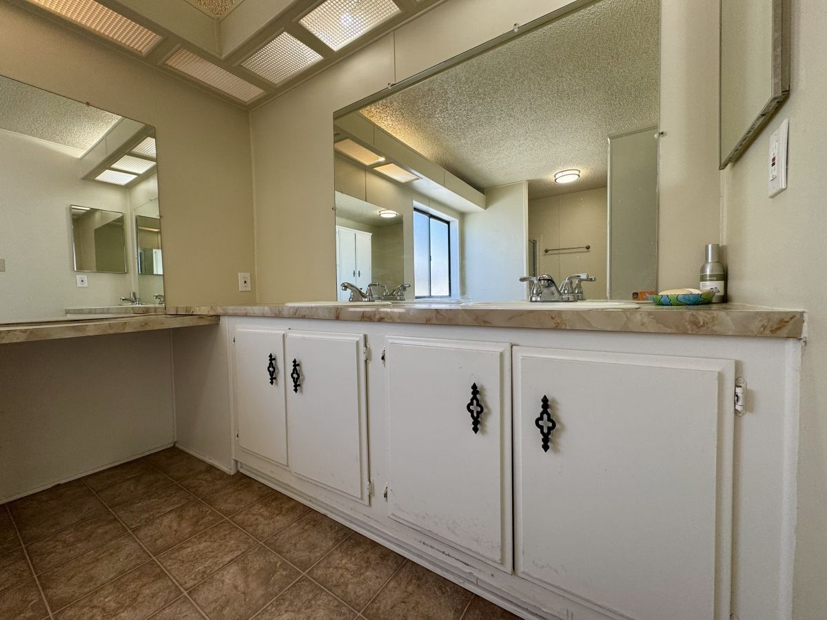 2200 W Wilson St # 073