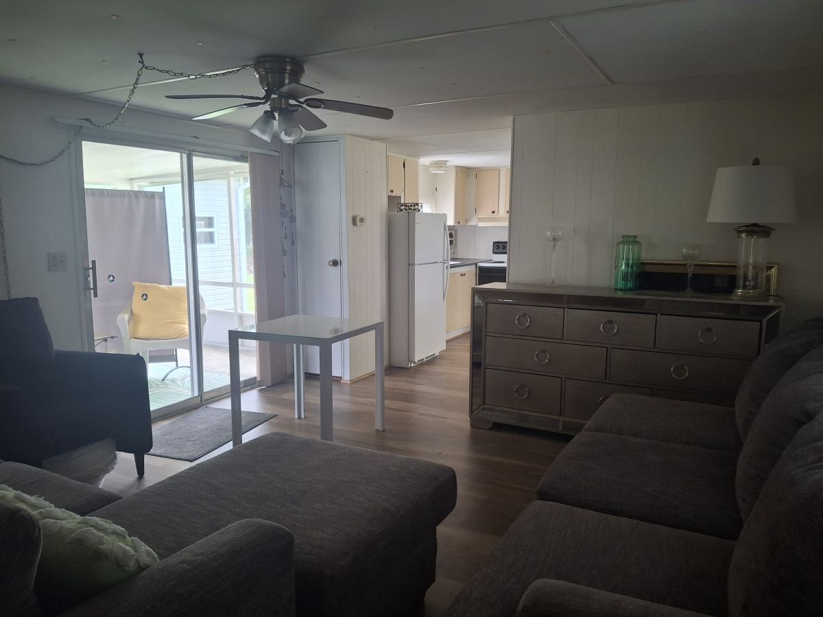 1000 Walker St 23