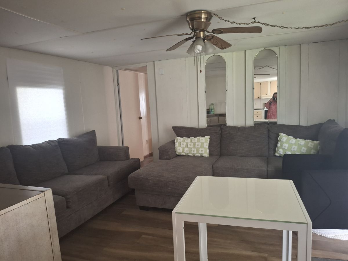 1000 Walker St 23