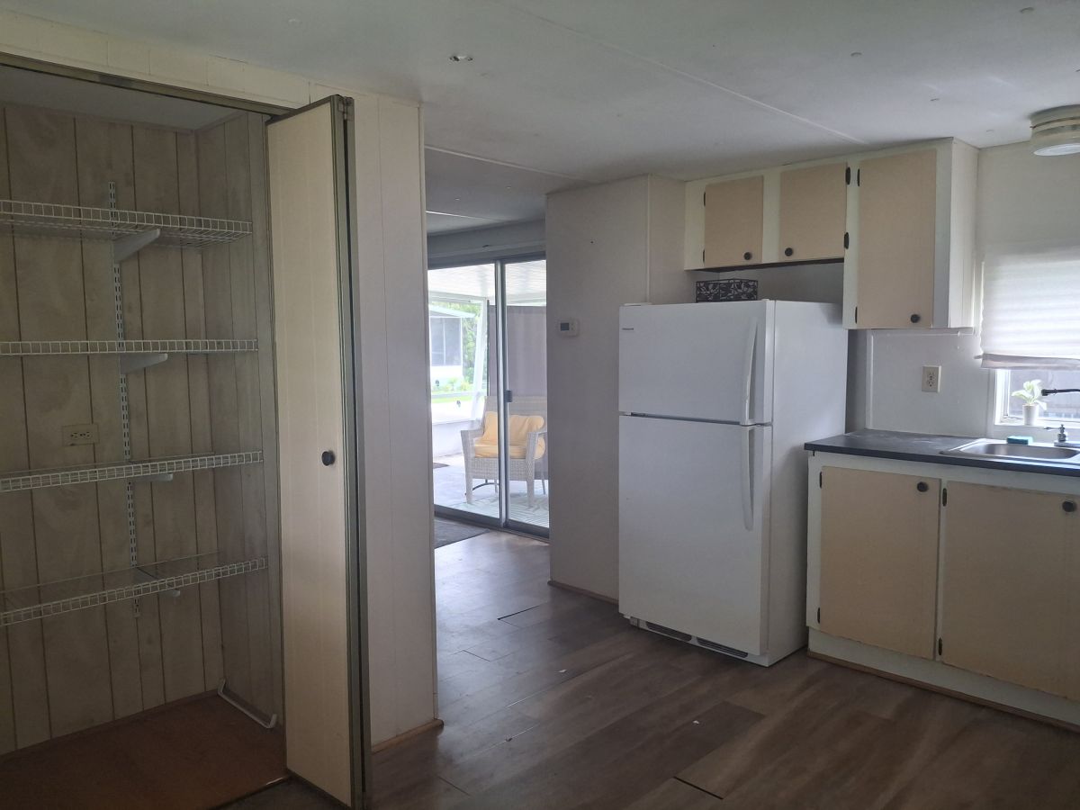1000 Walker St 23