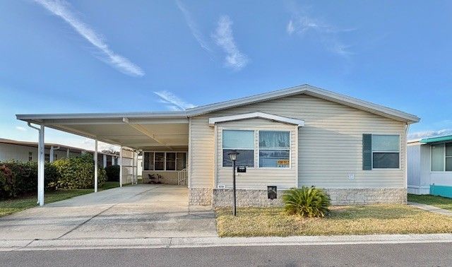 1000 Walker St 109
