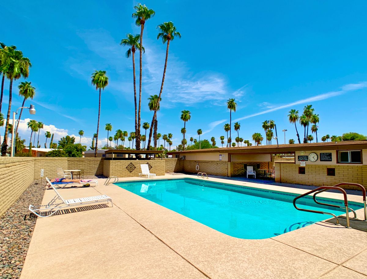 4065 E. University Drive #527