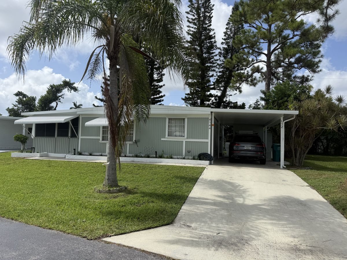 Beautifully Remodeled 2 Bed 2 Bath Double Wide in Highly Desired Sea Meadow Community
