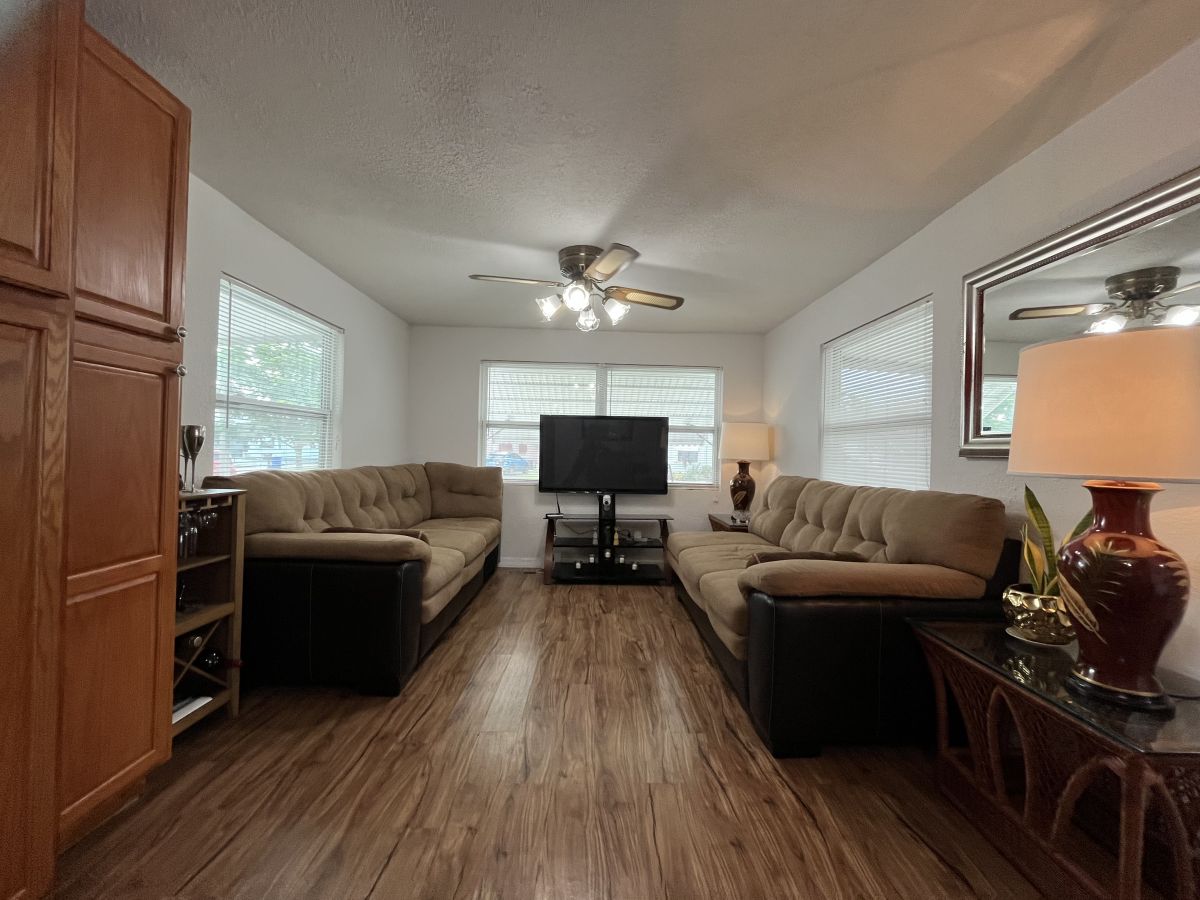 212 SONNET LN.