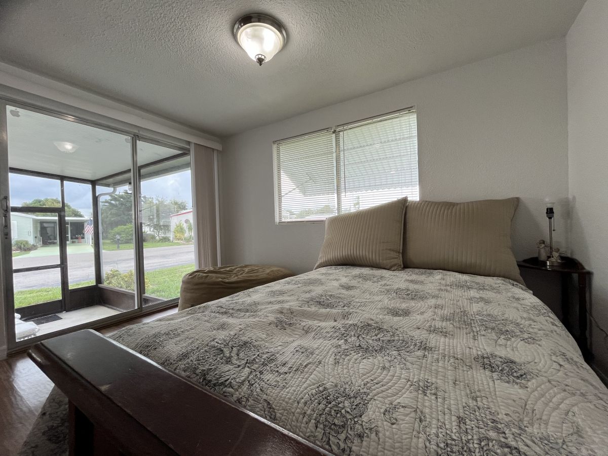 212 SONNET LN.