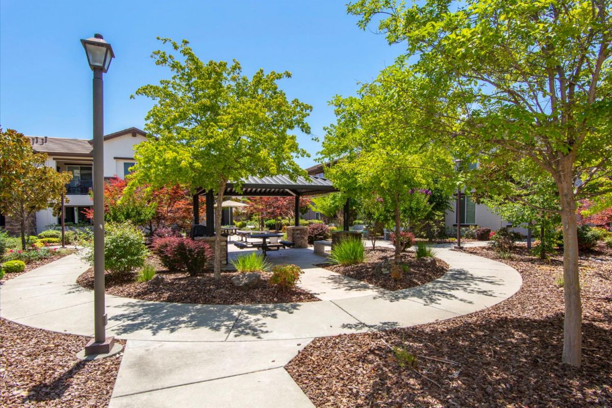 1530 Topanga Lane
