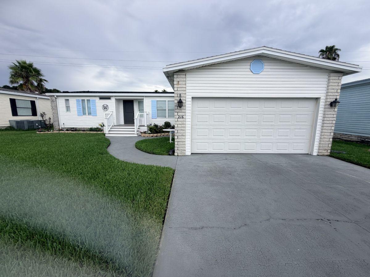 216 Golf View Dr