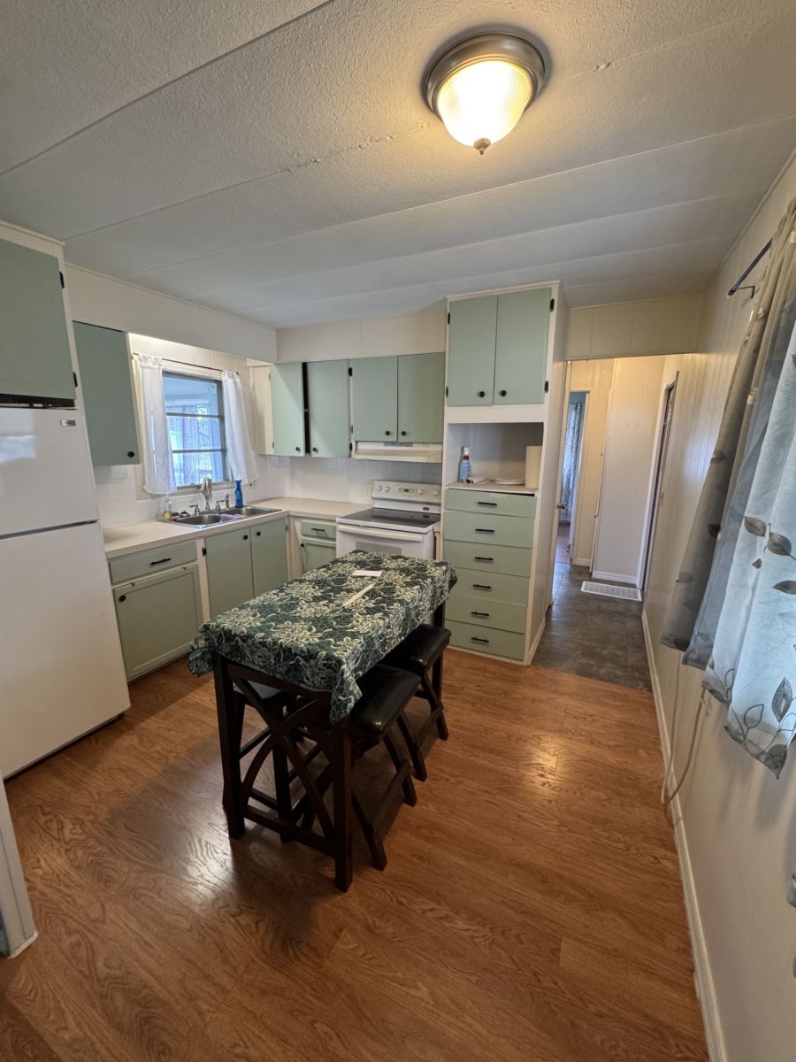 2202 Mo-Ho Drive