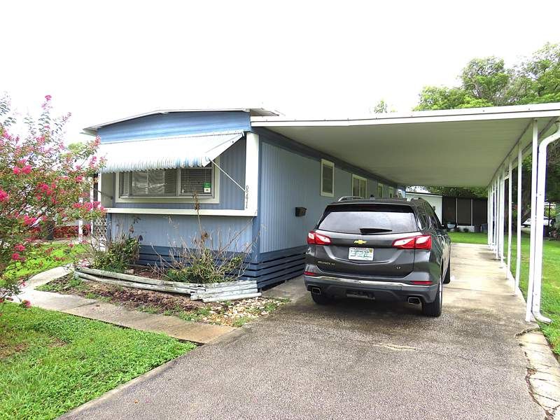 841 Poinsettia St.
