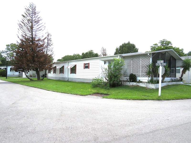 697 Royal Palm Dr.