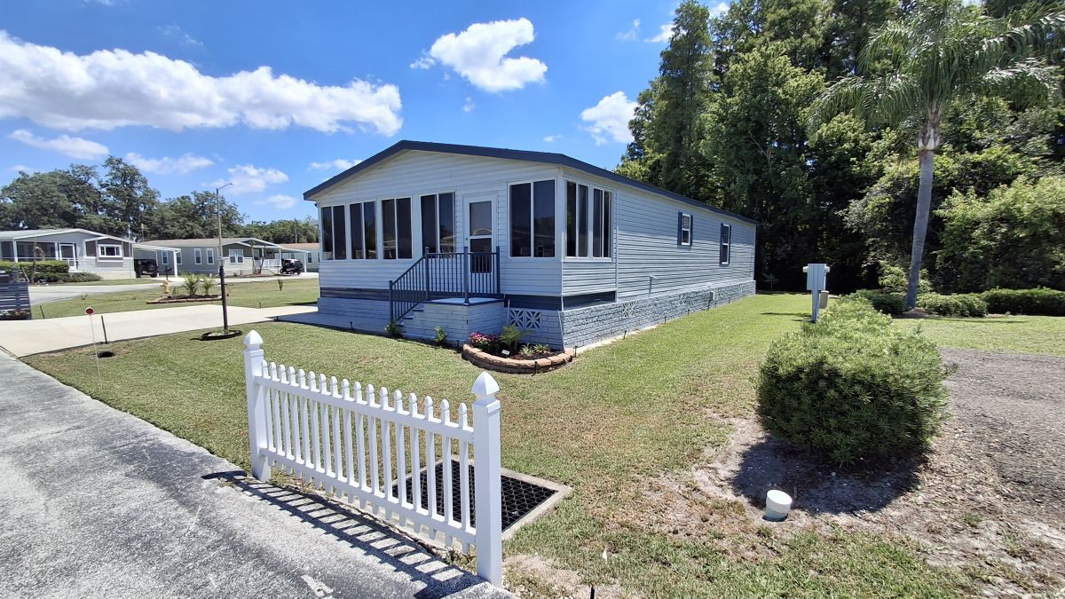 3000 US HWY 17/92 W LOT #573