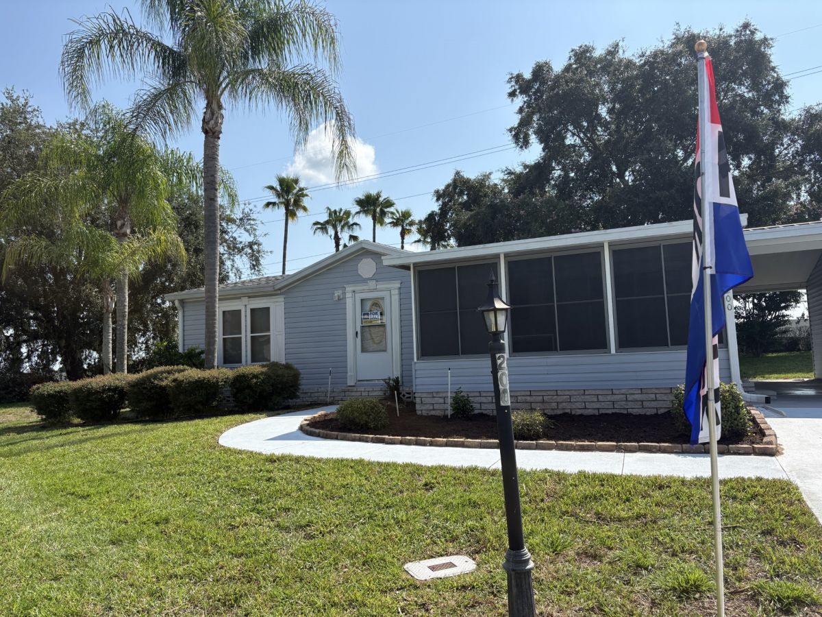 200 Bay Breeze Loop