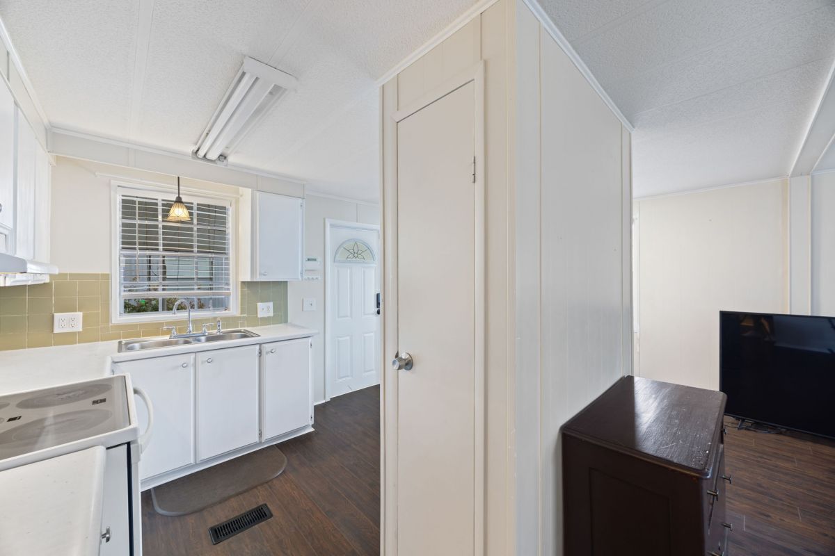15601 LAKESHORE VILLA LOOP