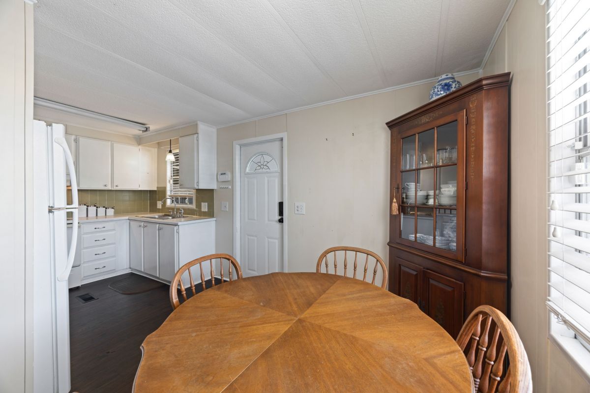15601 LAKESHORE VILLA LOOP