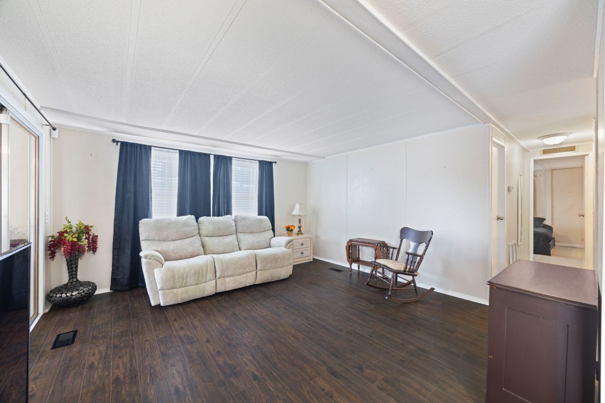 15601 LAKESHORE VILLA LOOP