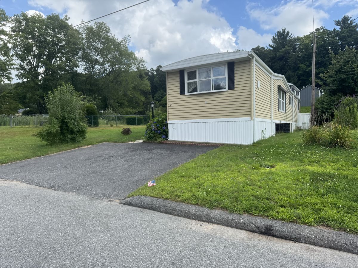 8 Hill Pond Drive