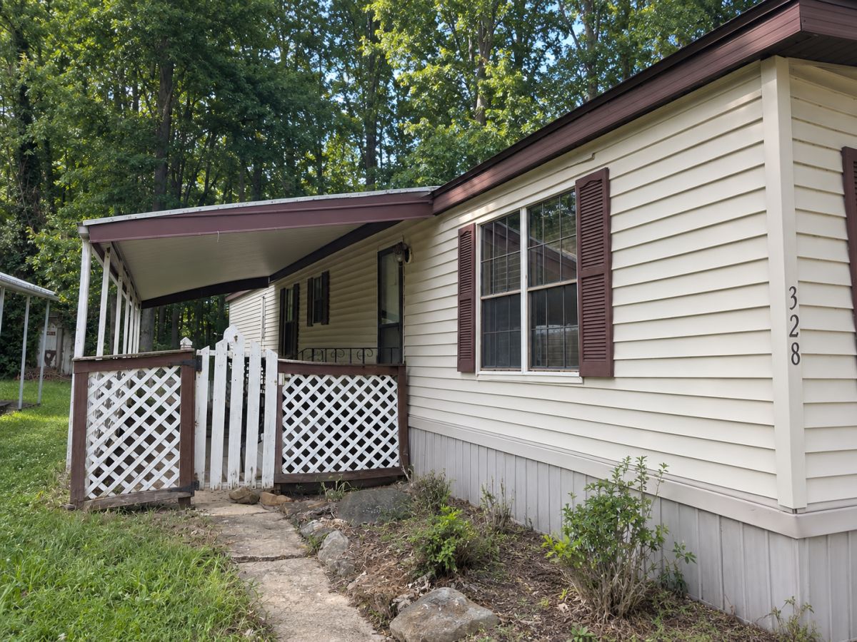 328 Ashwood Avenue