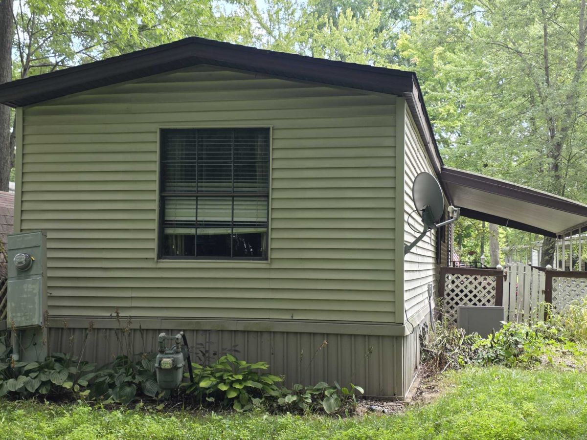 328 Ashwood Avenue