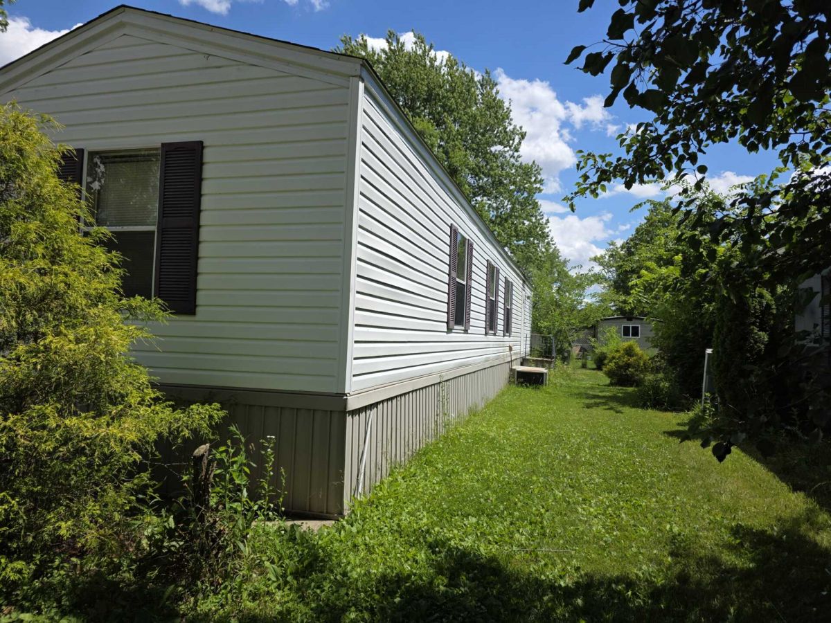218 Hickory Circle
