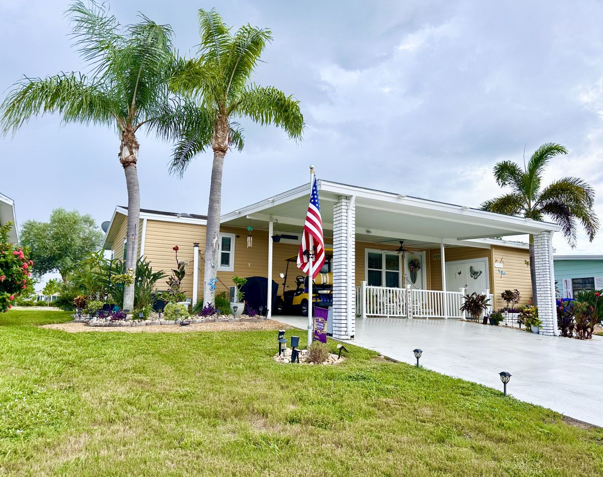 1915 BAYOU DR. N.