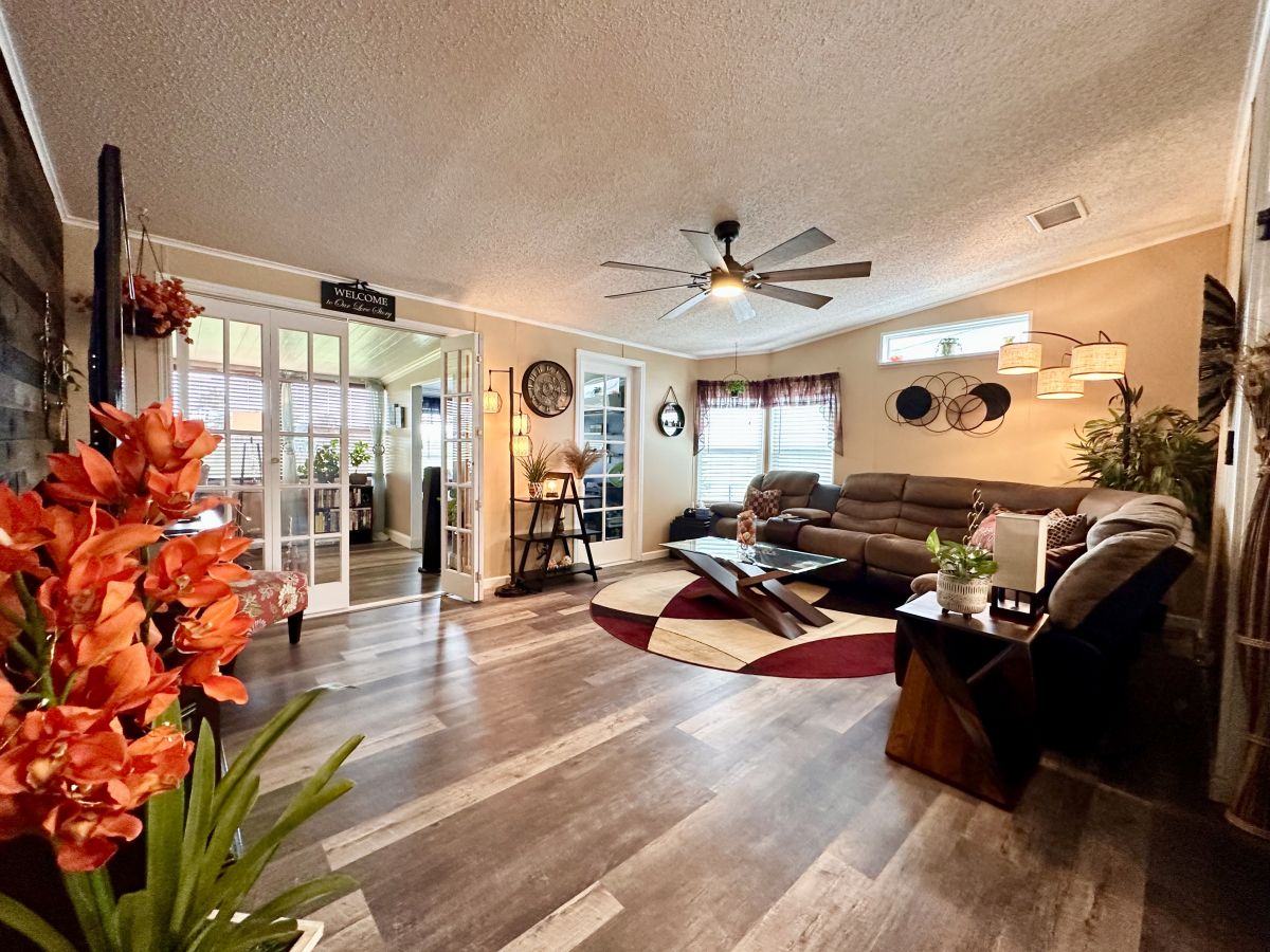 1915 BAYOU DR. N.