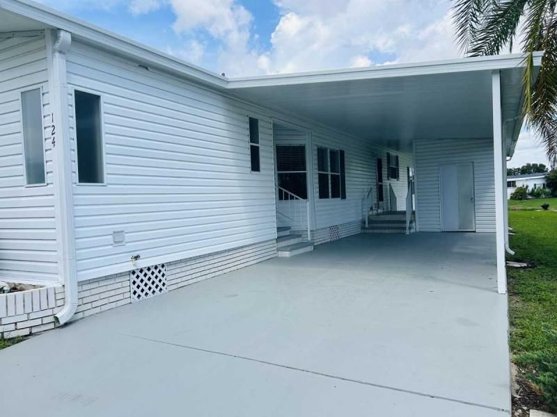 124 Palm Blvd