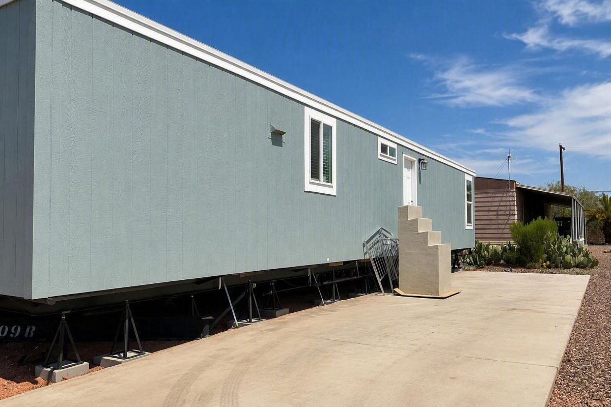 8600 E. Broadway Rd, Lot 140