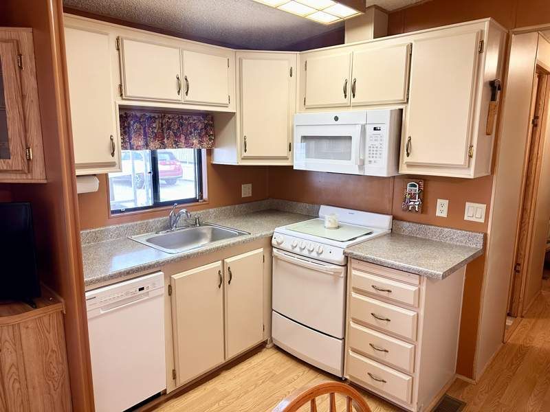 4065 E. University Drive #580
