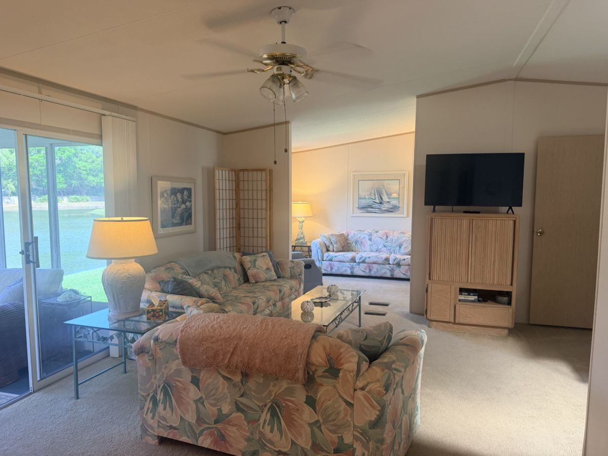 195 Golf View Dr