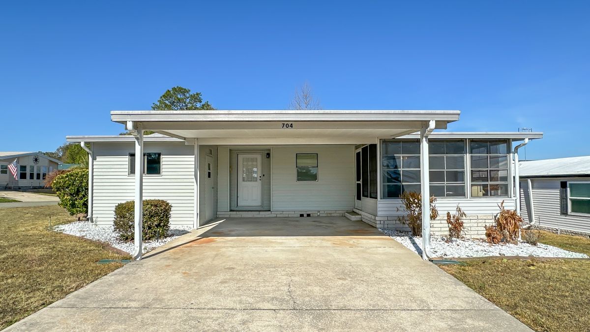 704 Water Oak Blvd