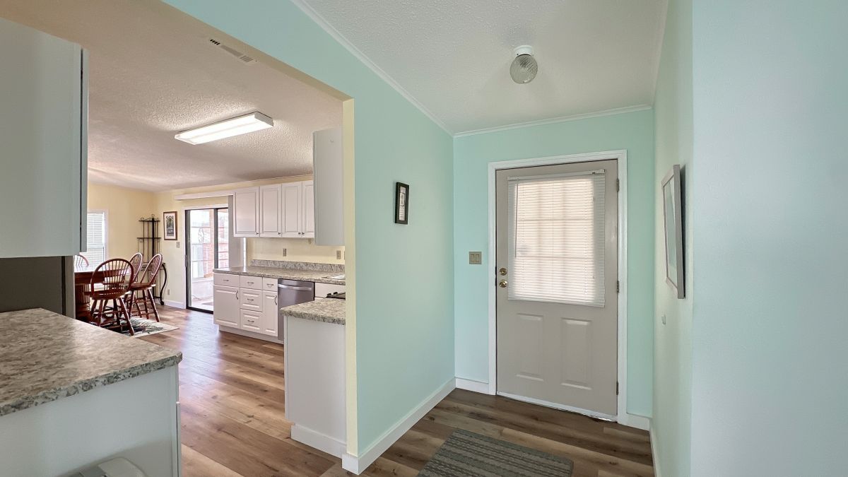 704 Water Oak Blvd
