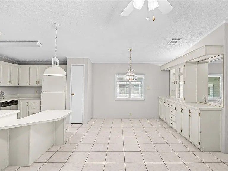 8221 Cinnamon Court